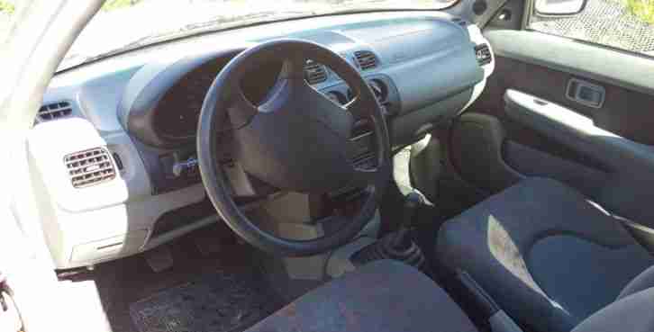 Nissan Micra K11 Silber