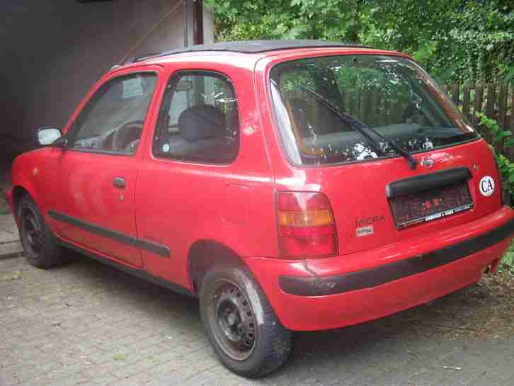 Nissan Micra, feuerrot mit schwarzem el. Faltdach