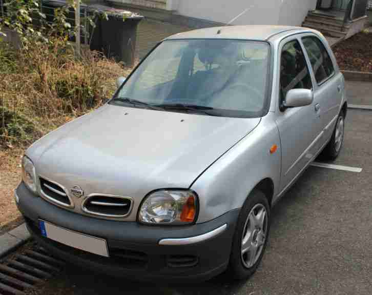 Nissan Micra, silber-metallic, Erstzulassung 11/2002, ca. 70000 km,