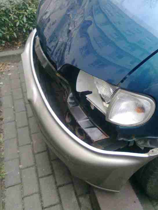 Nissan Serena Unfallwagen