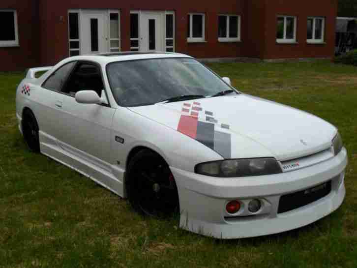 Skyline R33 GTST