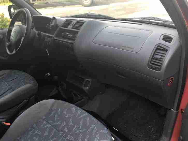 Nissan Terrano 2.4 i / Geländewagen 4x4 Klima