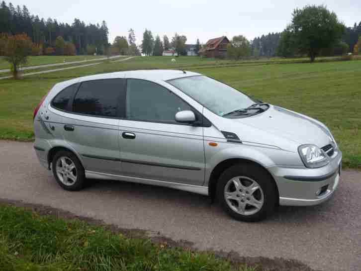 Nissan Tino Almera Plus mit Rückfahrkamera