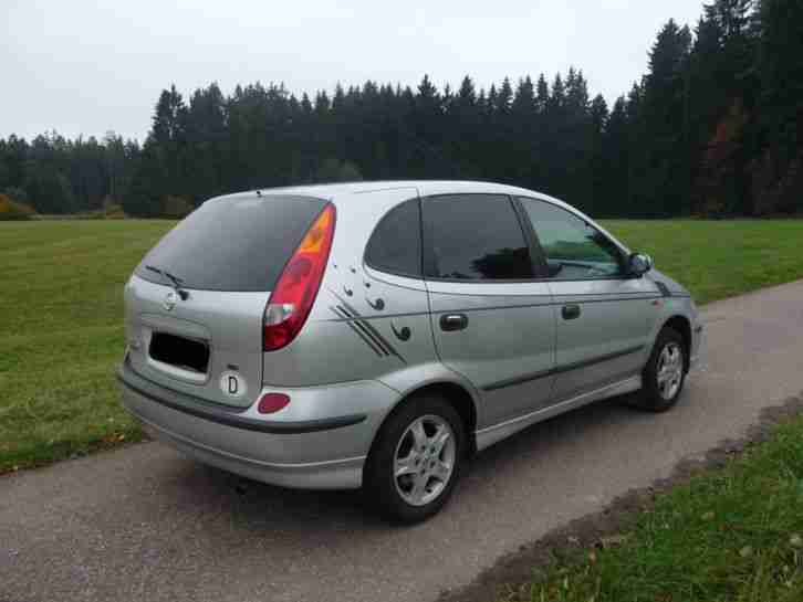 Nissan Tino Almera Plus mit Rückfahrkamera
