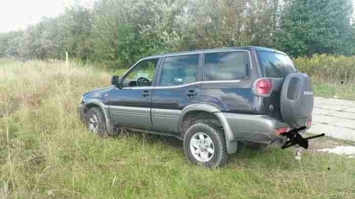 Nissan terrano 2 4x4 3,0 L 156 PS