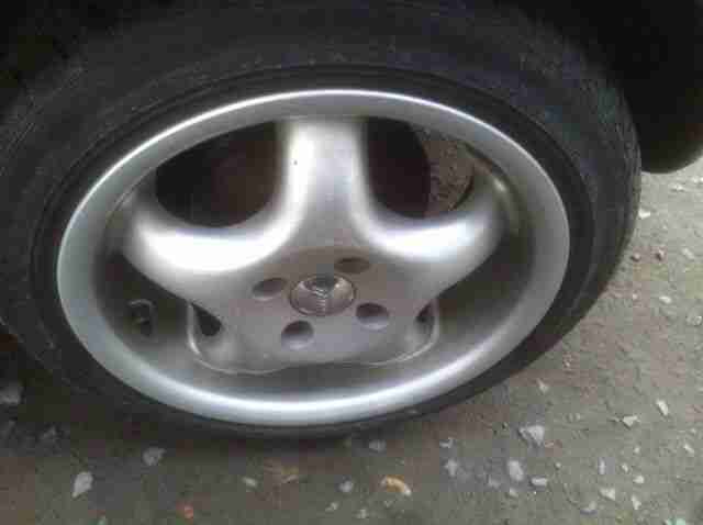 OPEL CORSA B 1,4 16 V SCHWARZ KLIMA ALUFELGEN 195 / 45 R 15 MOTORSCHADEN