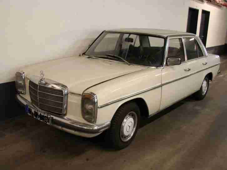 Oldtimer Mercedes 220 D, Baujahr 1974, 44 KW