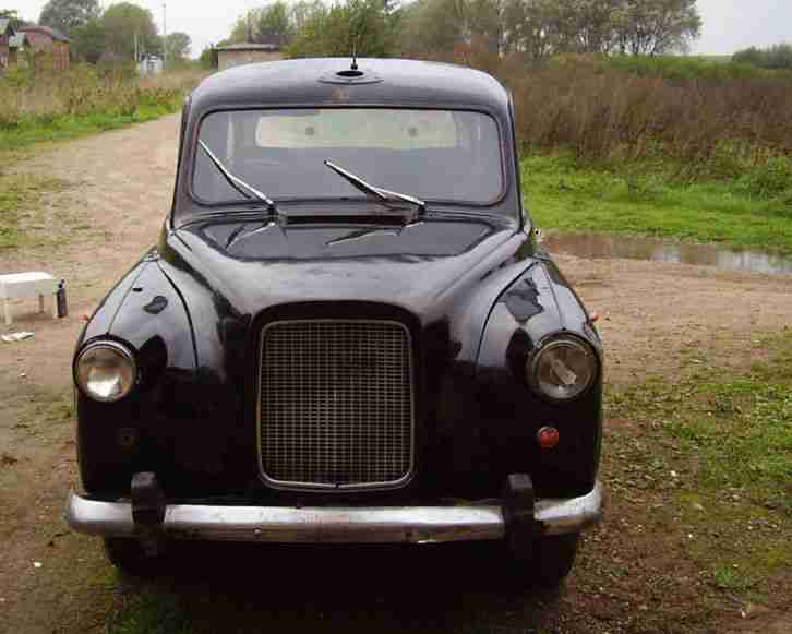 Oldtimer Taxi Austin FX4 Restaurations Objekt