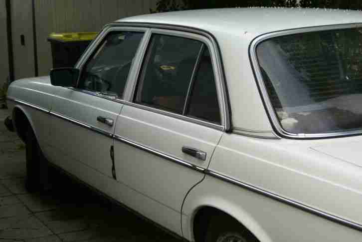 Oldtimer W123 200D Limousine