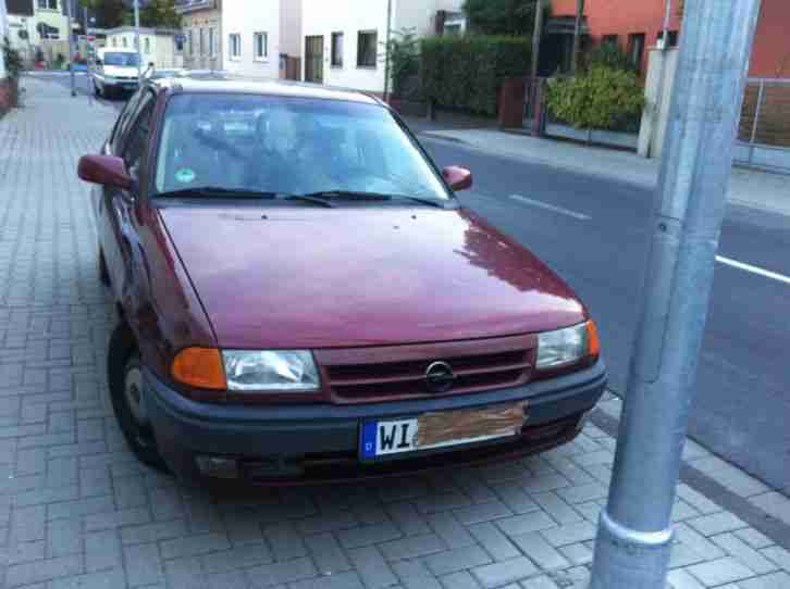 Astra F in Wiesbaden Bastler voll fahrbereit