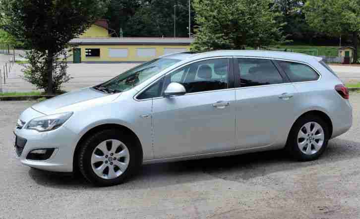 Opel Astra J Sportstourer Excvlusiv mit TOP Ausstattung AHK, Rückfahrkamera...