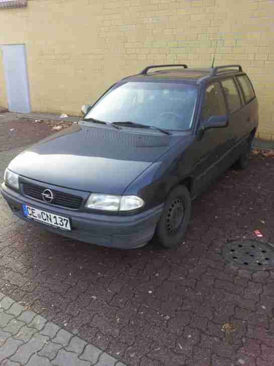 Opel Astra Schwarz