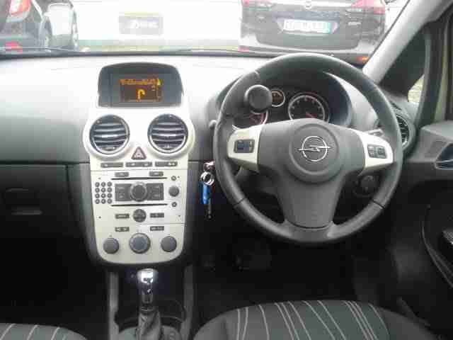 Opel CORSA 1.4 AUTOM.90 PS | Navi Tempomat