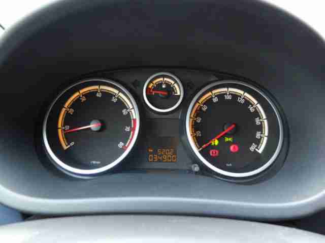 Opel Corsa 1.4 16V Innovation, wenig km