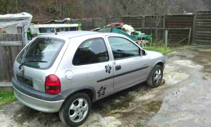 Opel Corsa B 1.0 12v BJ 1999 Als Bastlerauto zu verkaufen Unfallauto !!!