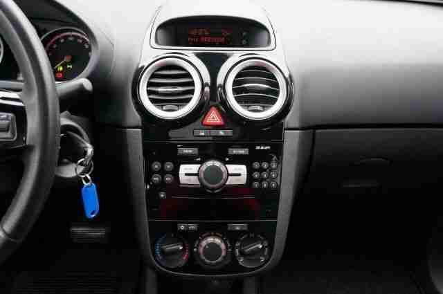 Opel Corsa D 1.4 16V Sport Automatik Panoramadach Tei