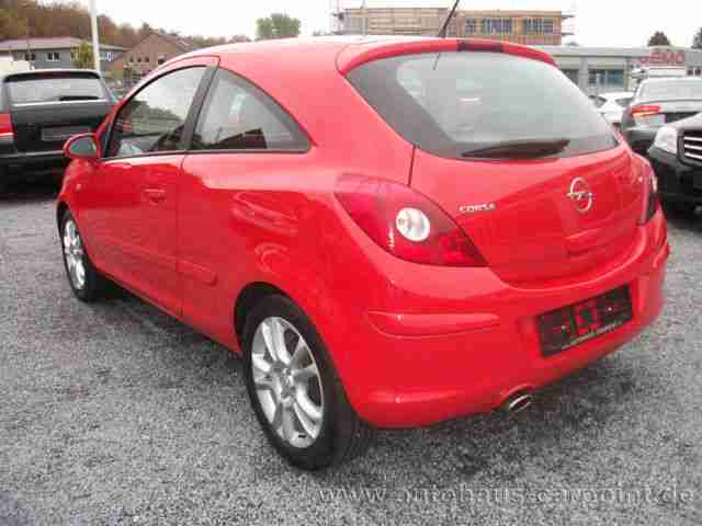Opel Corsa D 1,4 Sport ALU TEMPOMAT KLIMAAUTOMATIK BC