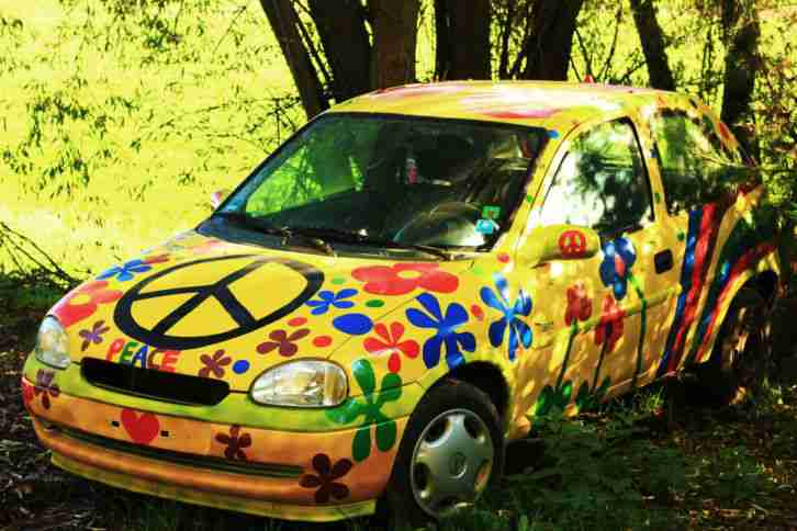 Corsa Flower Power Hippie Auto Woodstock im Vw Bus