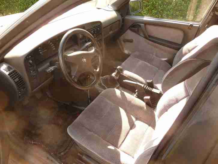 Opel Omega A Caravan 3.0 Liter Schaltgetriebe fahrbereit mit vielen Ersatzteilen