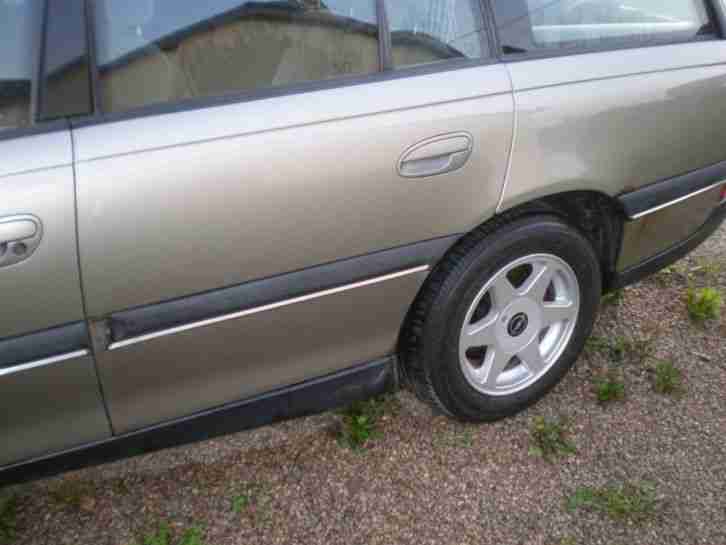 Opel Omega B Caravan 2.0 16V