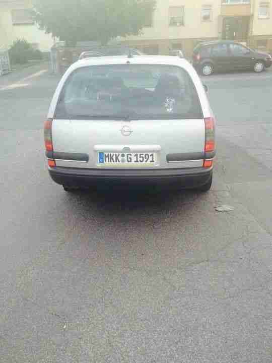 Opel Omega Kombi 2,0 l 16 V