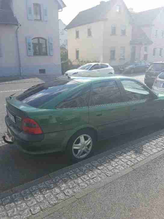 Vectra BJ 1996 grün Automatik