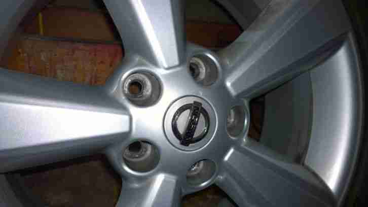 Original Nissan Alufelgen mit Allwetterreifen GoodYear 4 Seasons M+S