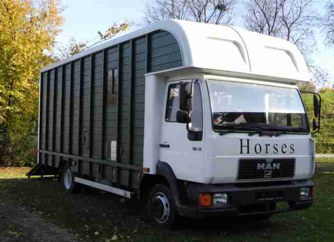 Original „Oakley“ Horsebox, MAN L 2000 7, 5t Pferdetransporter und Wohnmobiltrakt