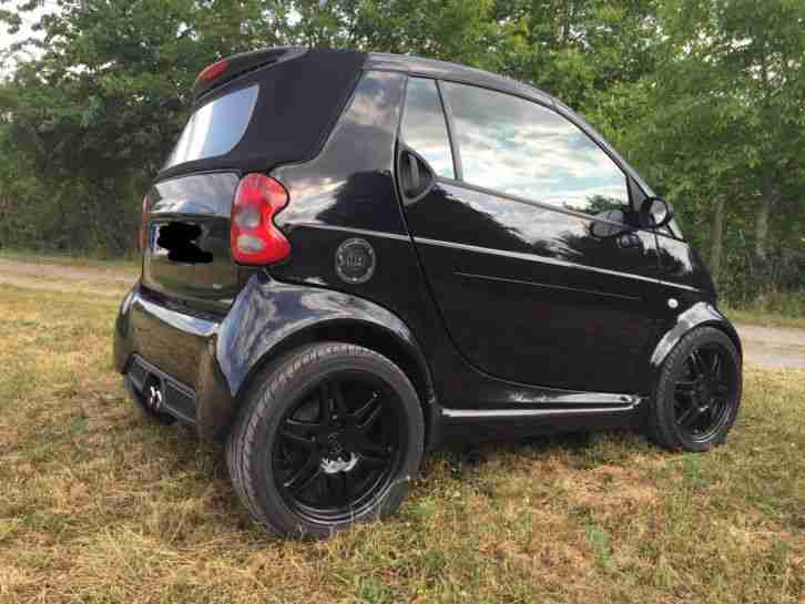 Original Smart Brabus All Black Cabrio - Grosse Menge von Smart-Fahrzeugen.