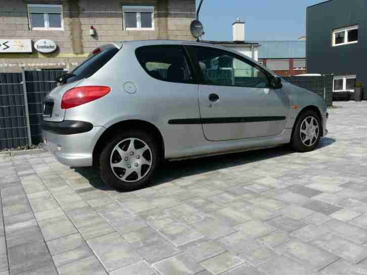 PEUGEOT 206 TÜV 01/2016 MIT UNFALL AB 1 EURO