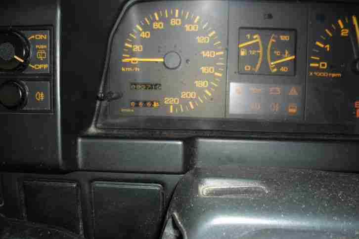 PKW 4 türig Mazda 323GLX 1,5