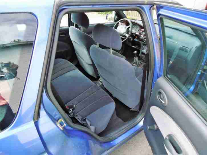 PKW Ford Escord, Kombi, Benziner, Ghia, 16 Ventieler, Farbe blau.