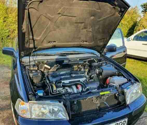 PKW Volvo V40 kombi 123 Tkm 2001 1.8 Kombi Automatik Scheckheft Klima TÜV NEU