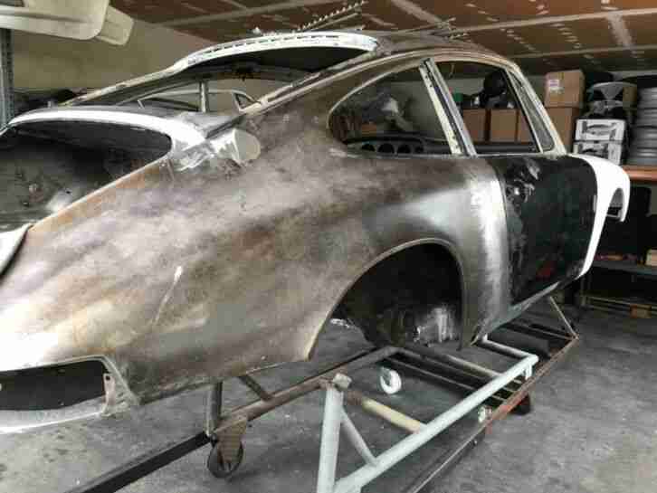 PORSCHE 911 - 2,0 E - 1967 SWB - Coupe Restaurierte Karosse ,