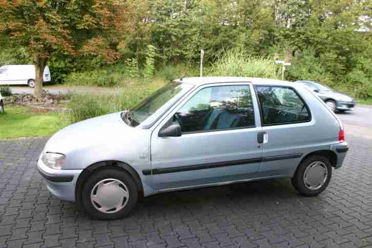 Peugeot 106 TÜV 02/2016 metallic silberhellblau 3 Türen Baujahr 2000 Benzin