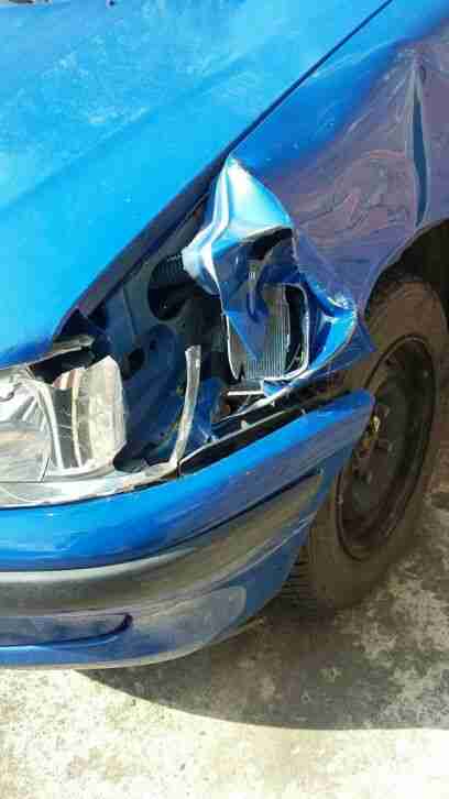 Peugeot 106 als Ersatzteilspender nach Unfall