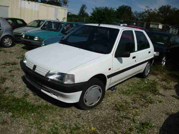 Peugeot 106 mit Klima, Servo, elektrische Fenster, 5 Türig Tüv Nov 2014