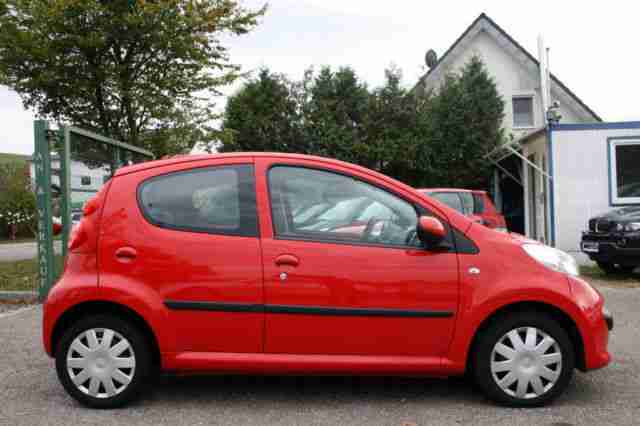 Peugeot 107 70 Filou Scheckheft Klima Euro4. 4/5 Türen
