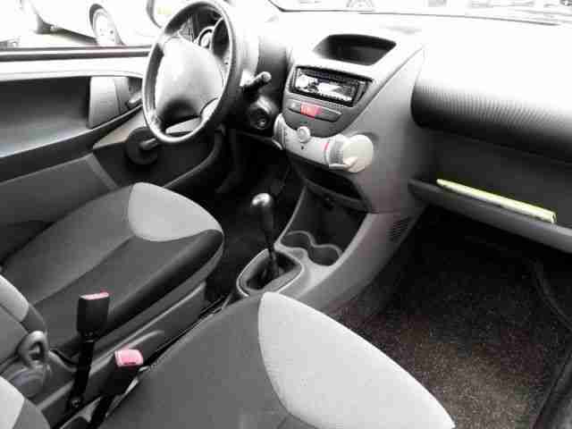 Peugeot 107 70 Petit Filou, 1-HAND