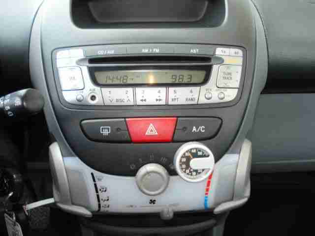 Peugeot 107 Urban Move 70 5-trg Klima RadioCD Metallic