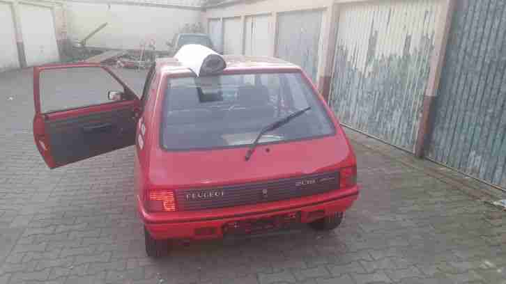 Peugeot 205 Look mit Alufelgen aber ohne Gummi