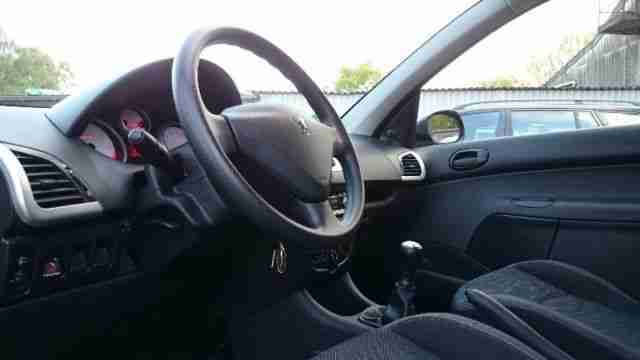 Peugeot 206+ 60PS 8fach bereift *ZR+Wapu gewechselt*