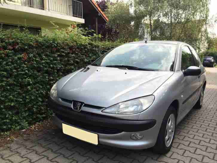 Peugeot 206 ° Automatik ° Klima ° orig. 98.000 km ° 12-fach bereift ° el Fenster