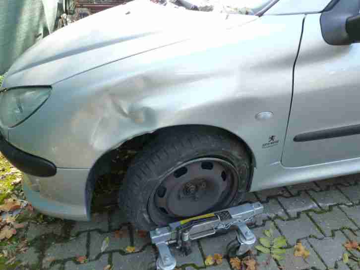 Peugeot 206 CC Cabrio EZ 2003, ca. 140TKM, Unfallfahrzeug, ab 1,00 Euro