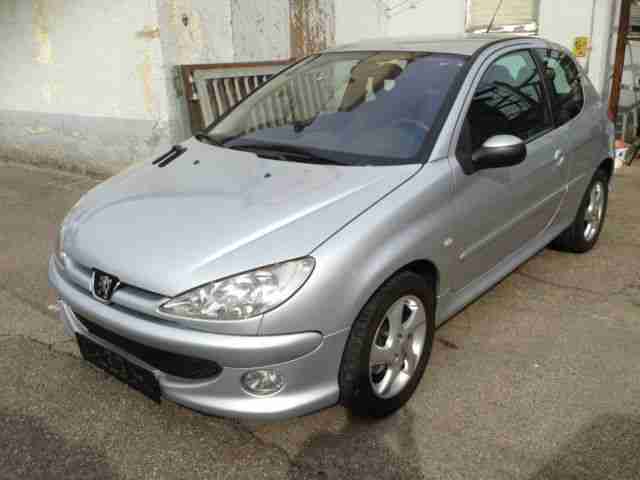 Peugeot 206 Tendance - 1. Hand - Klimaautomatik