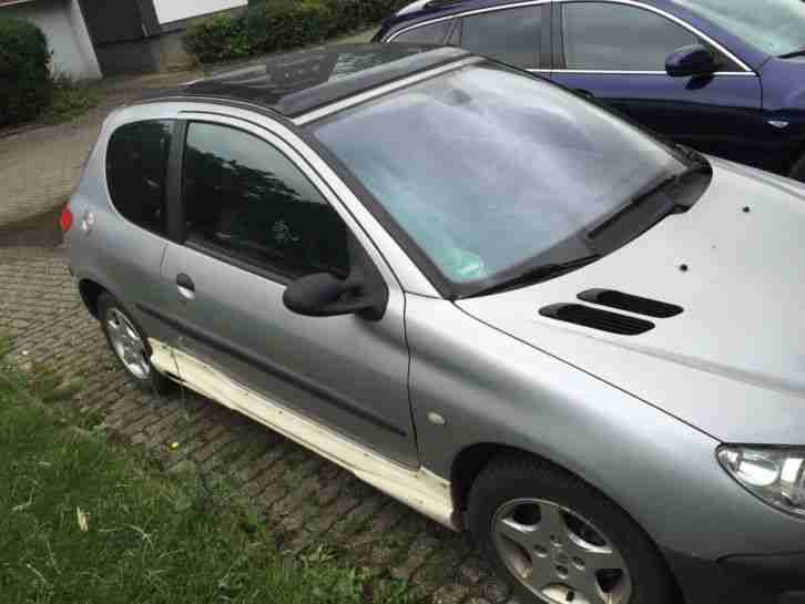 Peugeot 206 mit Mängel Bj. 2001