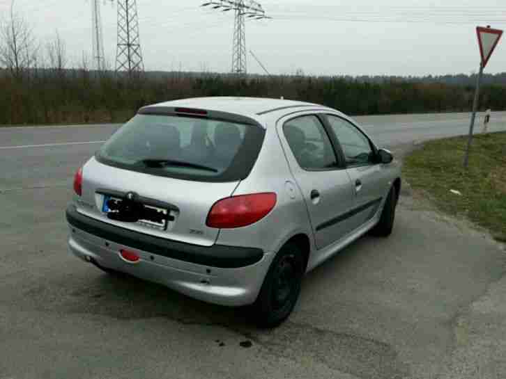 Peugeot 206 mit wenig Kilometern und großer Ausstattung