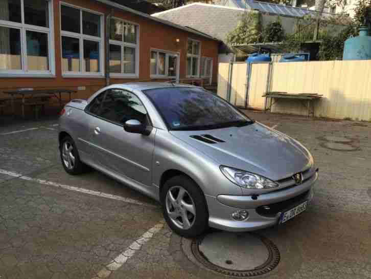 Peugeot 206cc gute Austattung wenig Kilometer.