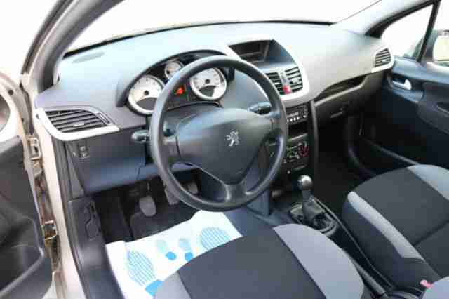 Peugeot 207 1,4 16V wenig Km/Erstbesitz/Scheckheft