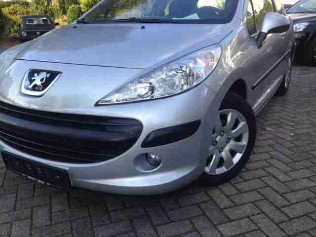 Peugeot 207 90 Klima / Panoramadach